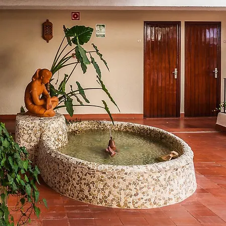 ニネイス ホテル リョレート・デ・マル