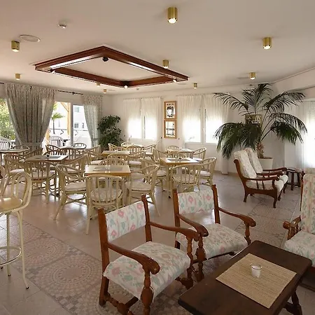 Ninays Hotel