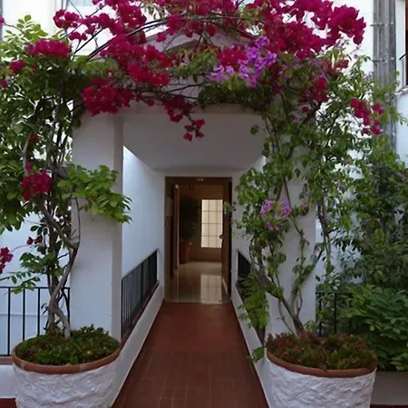 ニネイス ホテル リョレート・デ・マル