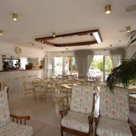 Ninays Hotel 2*
