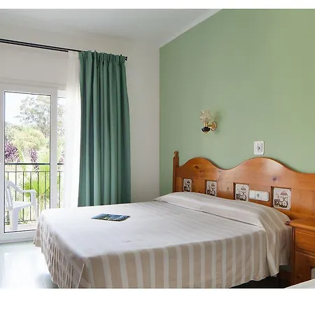 Otel Ninays 2*